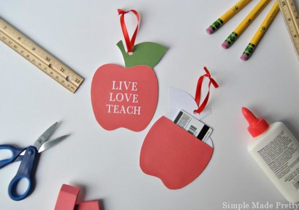 free-printable-apple-ornament-with-gift-card-holder-teachers-gift