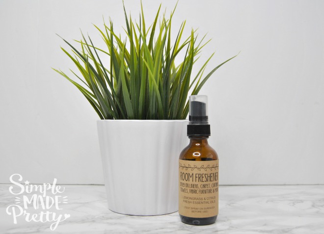 This DIY all-natural room freshener linen spray is so easy to make with essential oils! Grab the free printable labels!