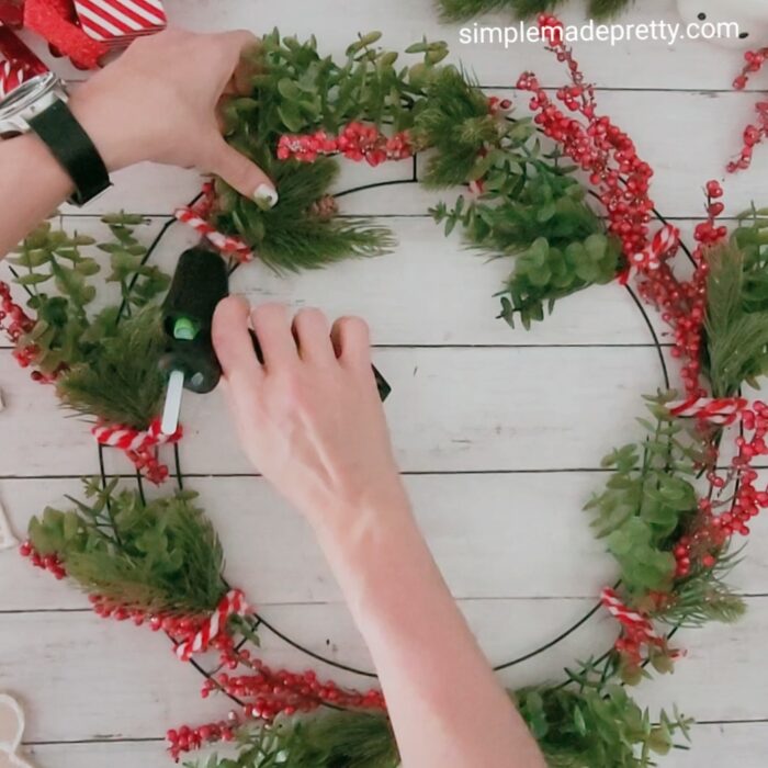 How to make a Peppermint and Gingerbread Wreath