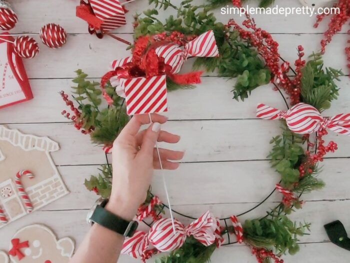 how to make a christmas Wreath