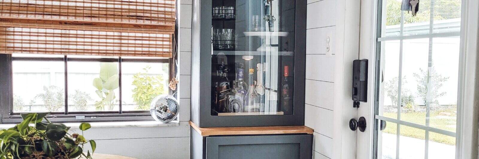 China cabinet built in