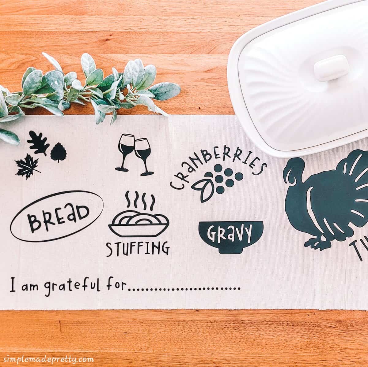 Cricut Thanksgiving Table Runner DIY - Simple Made Pretty (2026)